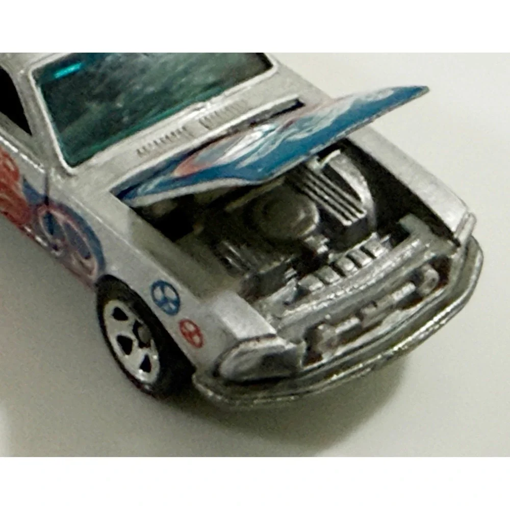 Hot Wheels 1967 Ford Mustang Kids 1:64 Silver Peace Sign United Groove 1968 Base